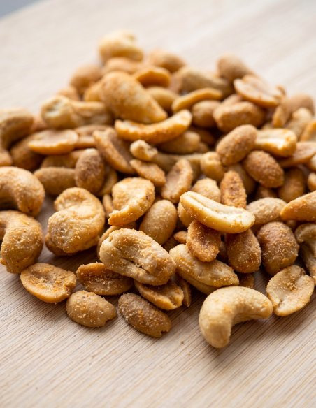 264 SMĚS KEŠU OŘECHŮ A ARAŠÍDŮ SE SÝREM 400g