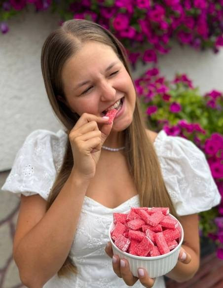 212 FINI KYSELÉ JAHODOVÉ CIHLIČKY 1000g